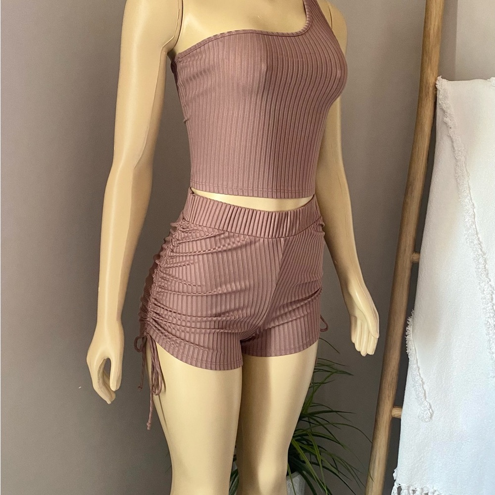 Stylish Ribbed Two-Piece Set in Mauve